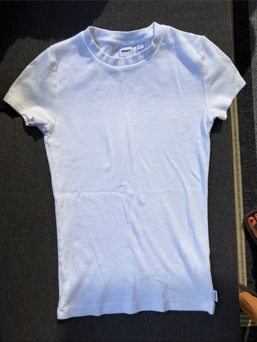 Like new TNA white ribbed tee